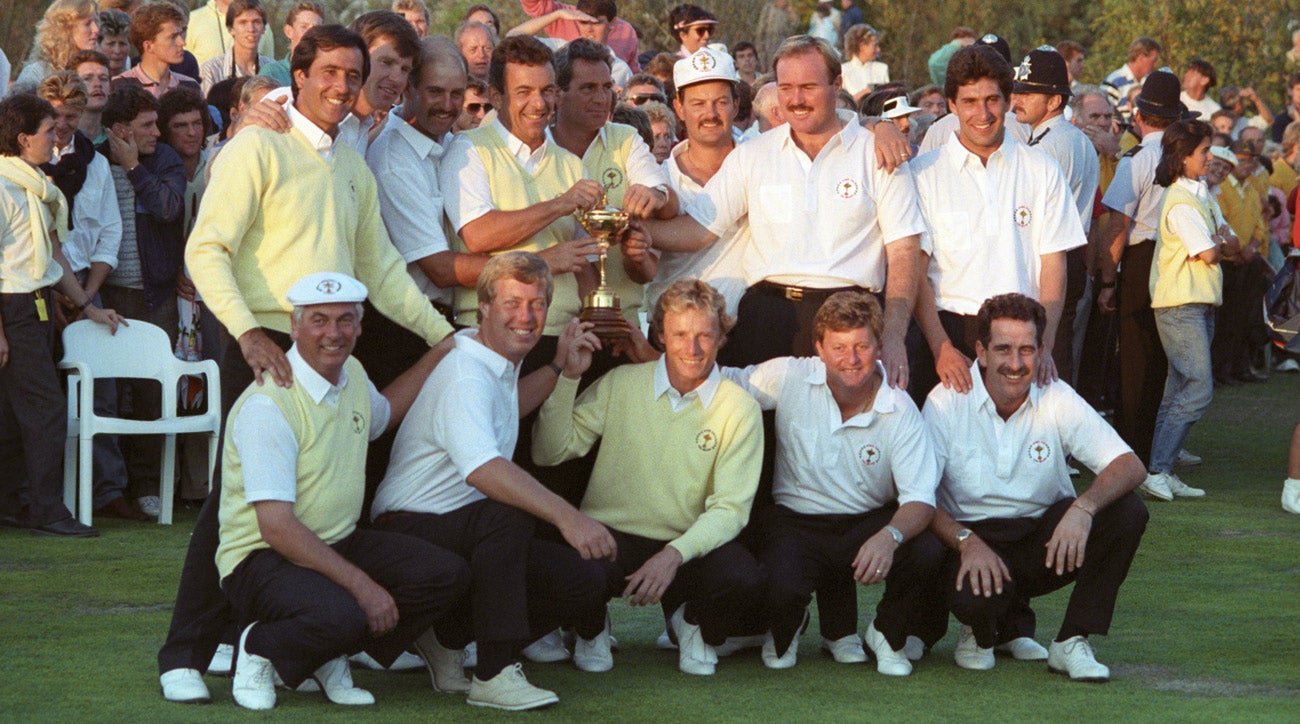 The 1989 European Ryder Cup team celebrates their retention of the Cup after a 14-14 tie.
