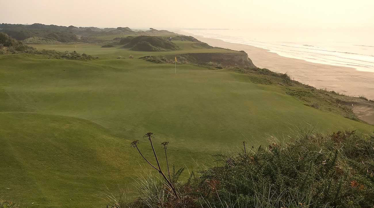 The 10th and 11th holes at Pacific Dunes.