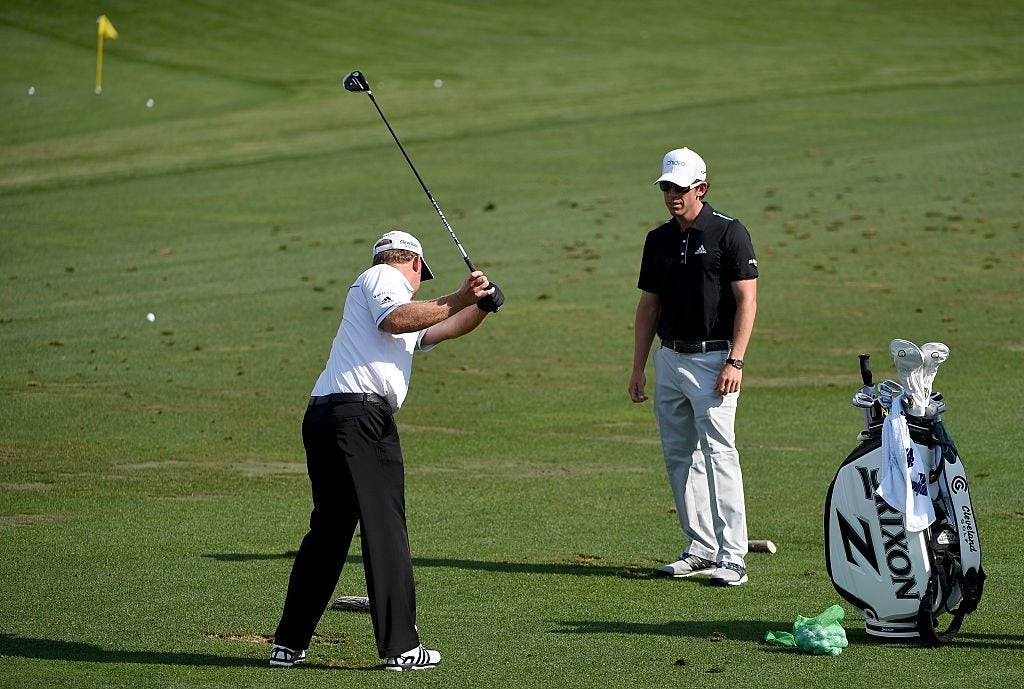 Tiger woods' new golf coach working with JB Holmes on the range at the Masters